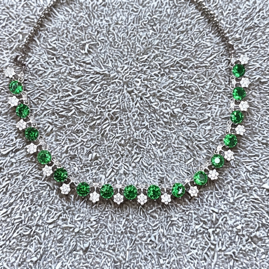 Zircon necklace set in silver