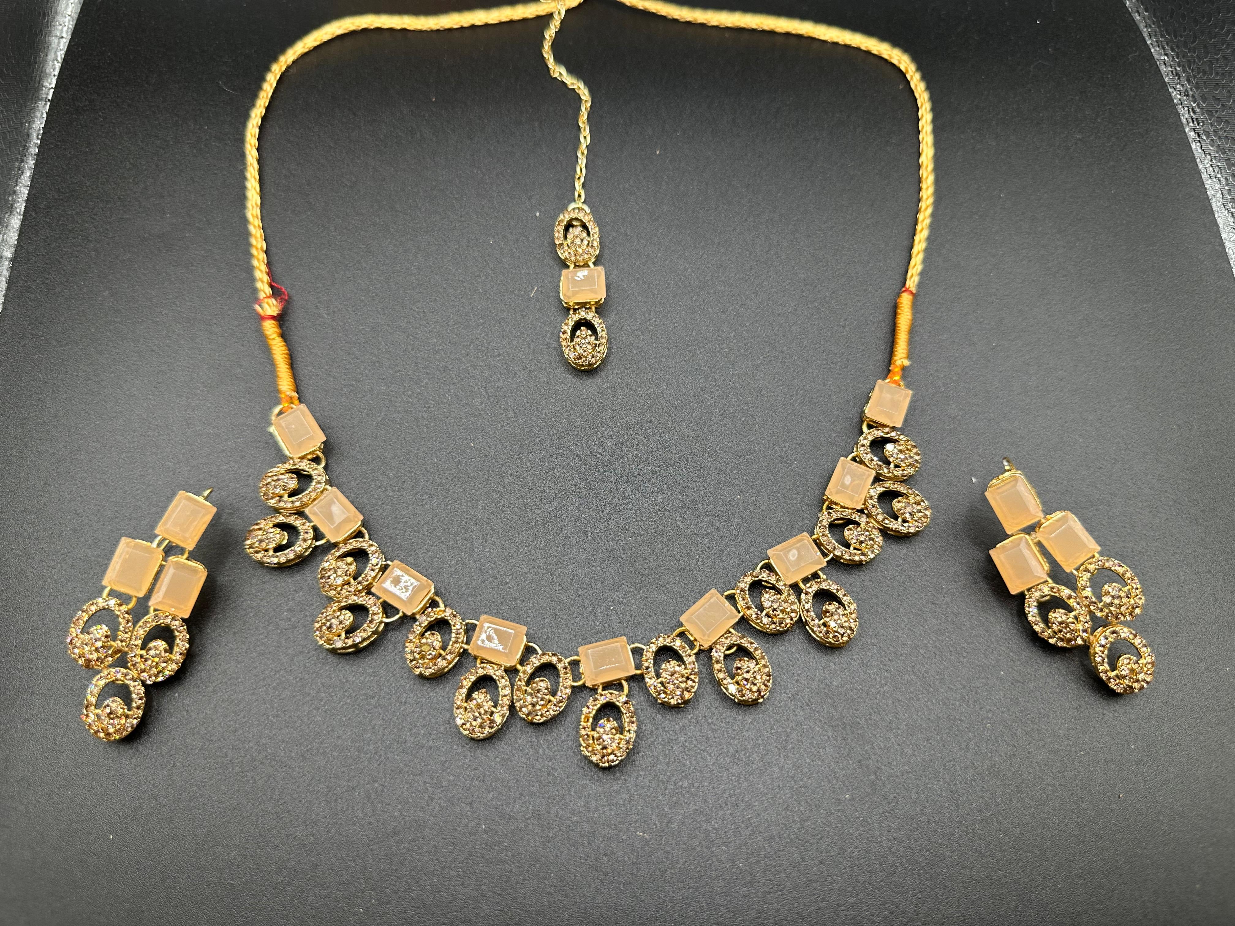 Delicate champagne set