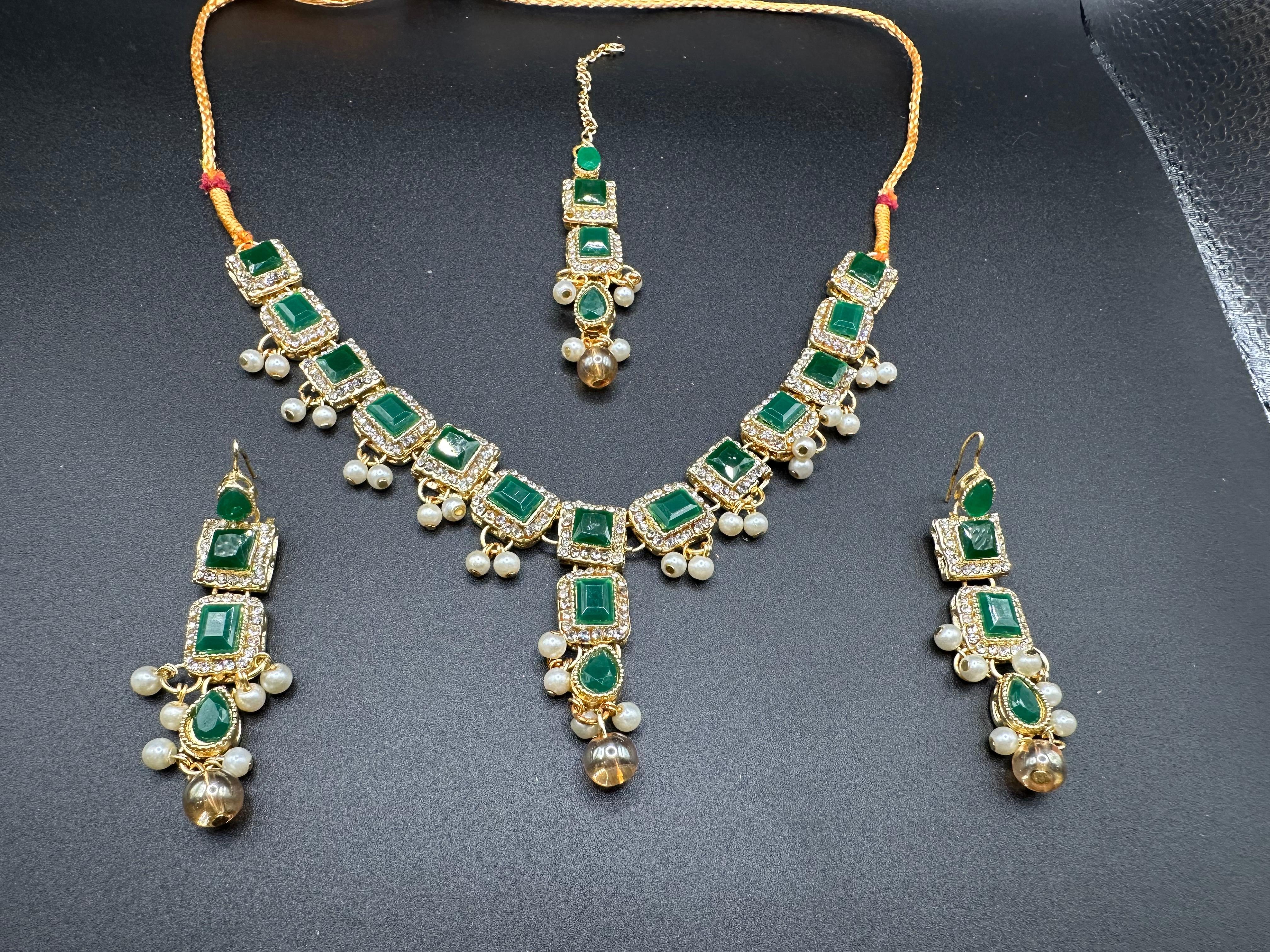 Delicate emerald set