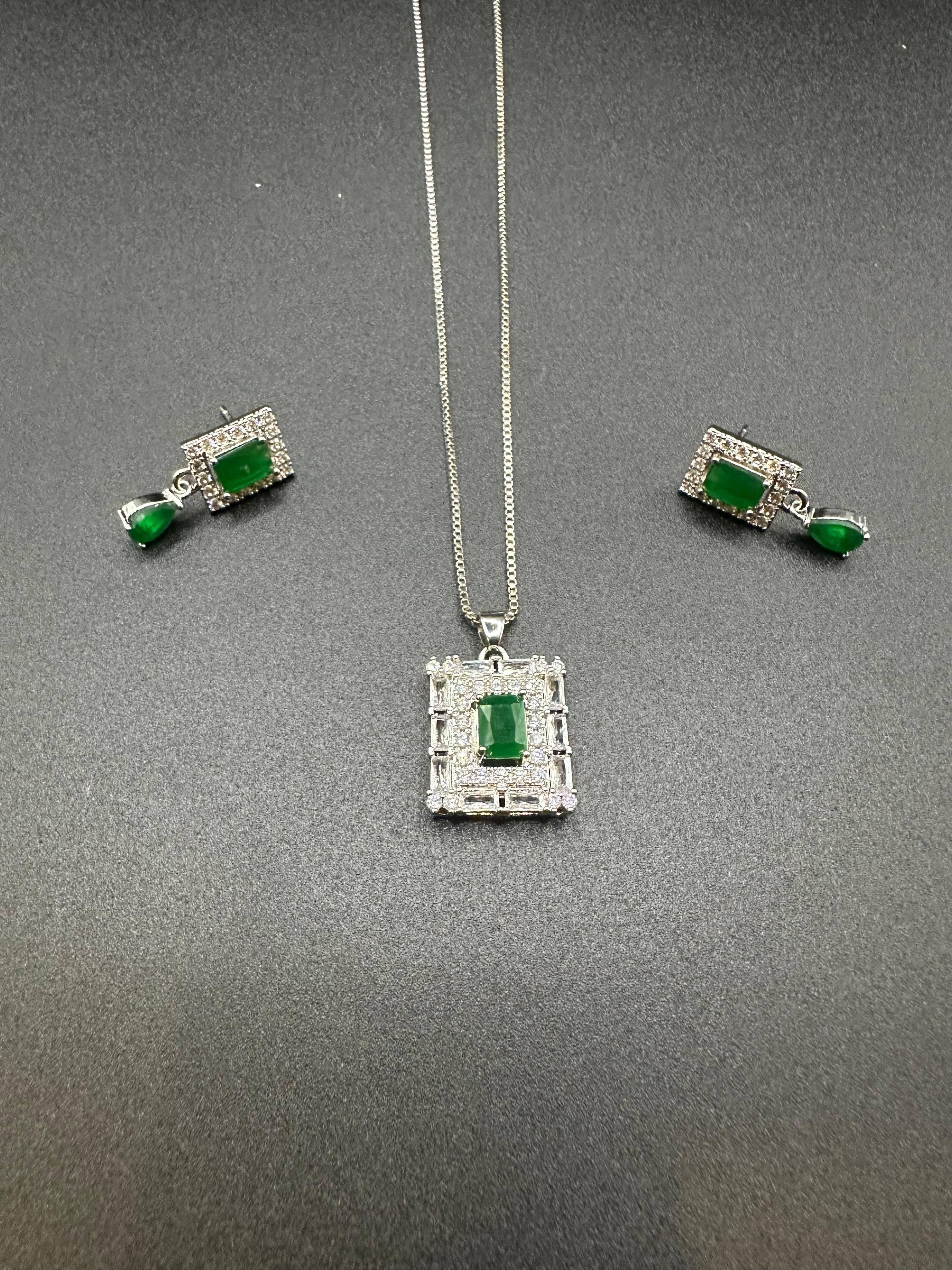 Delicate emerald locket set