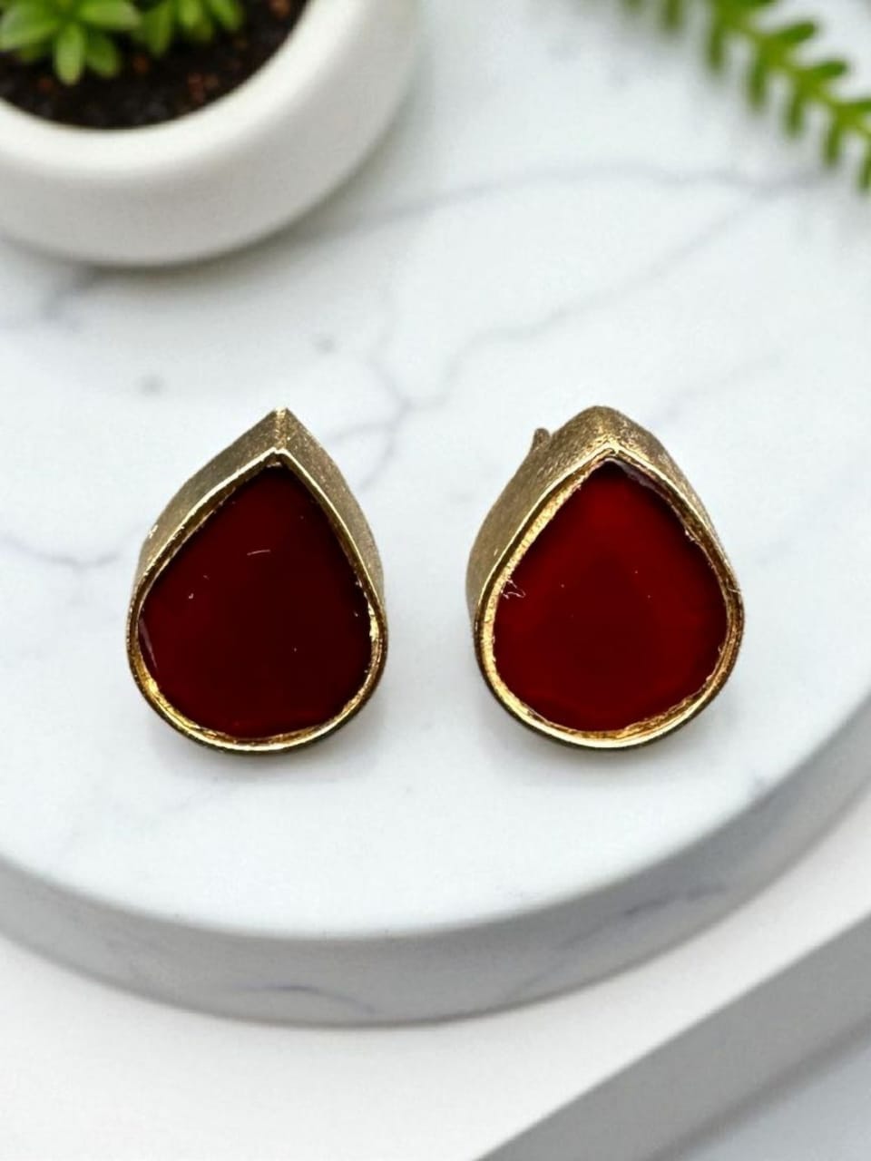 Turkish teardrop studs(ruby)