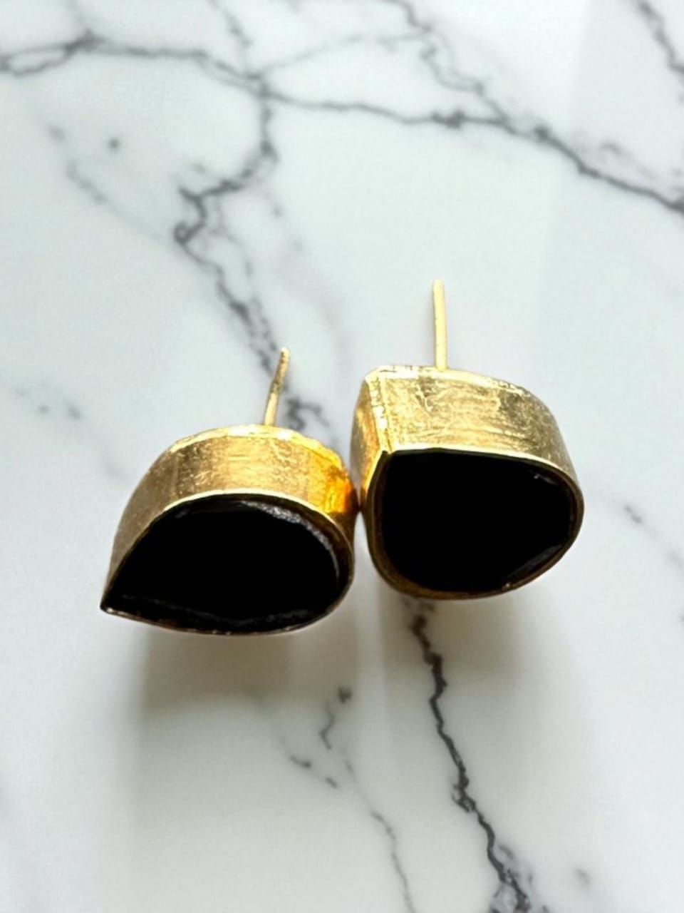 Turkish tear drop studs (black)
