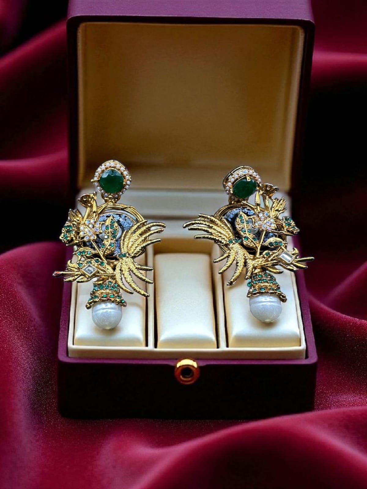 Turkish elegant earrings with emerald