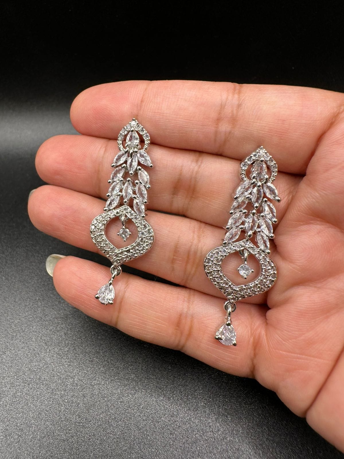 Silver earrings with zircon