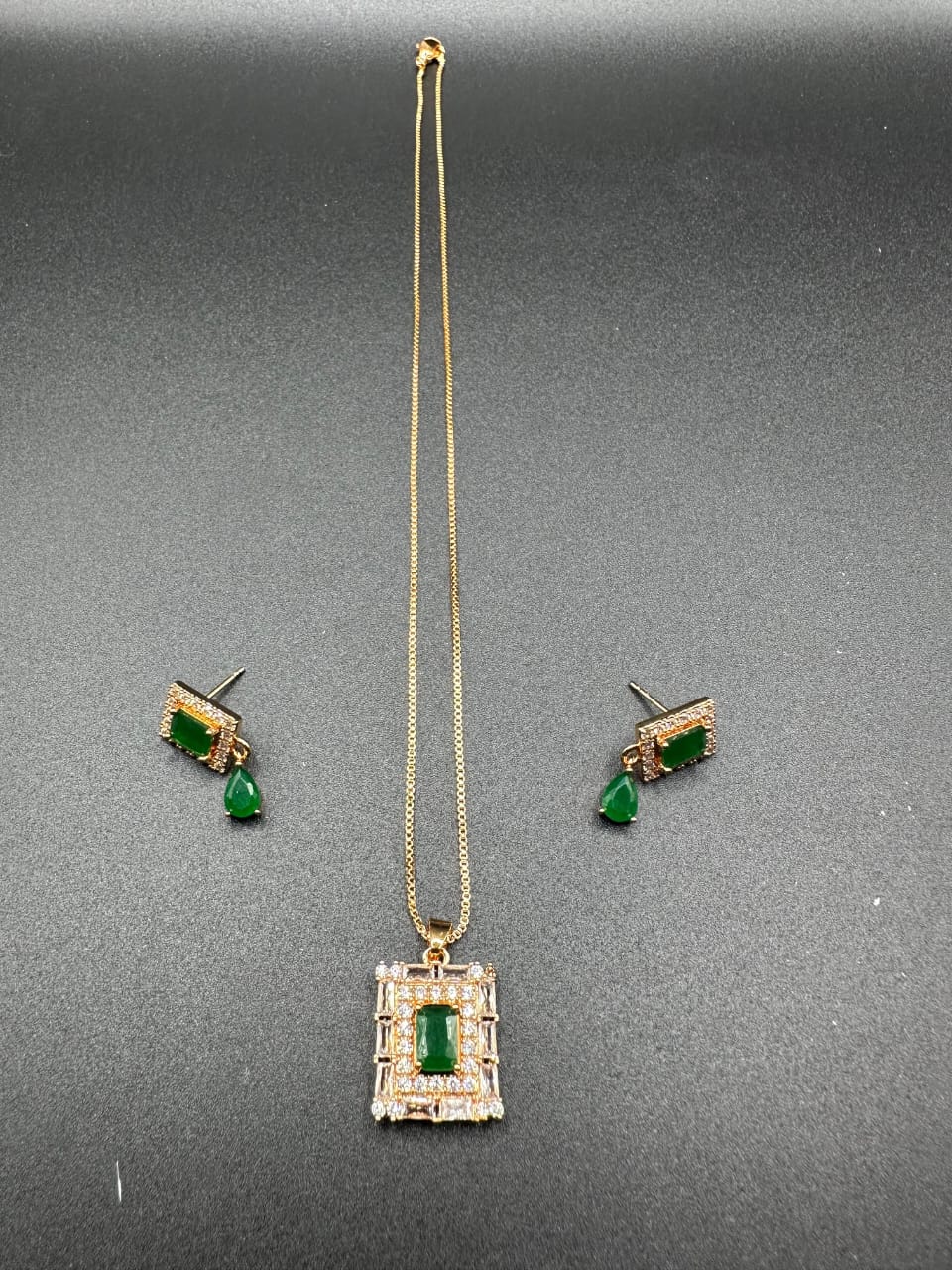 Delicate green locket set