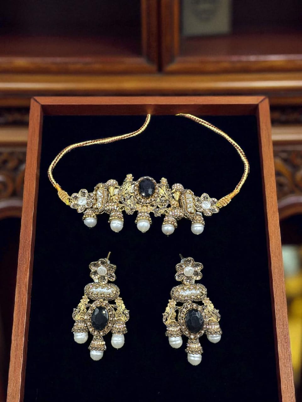 Turkish bold black choker set