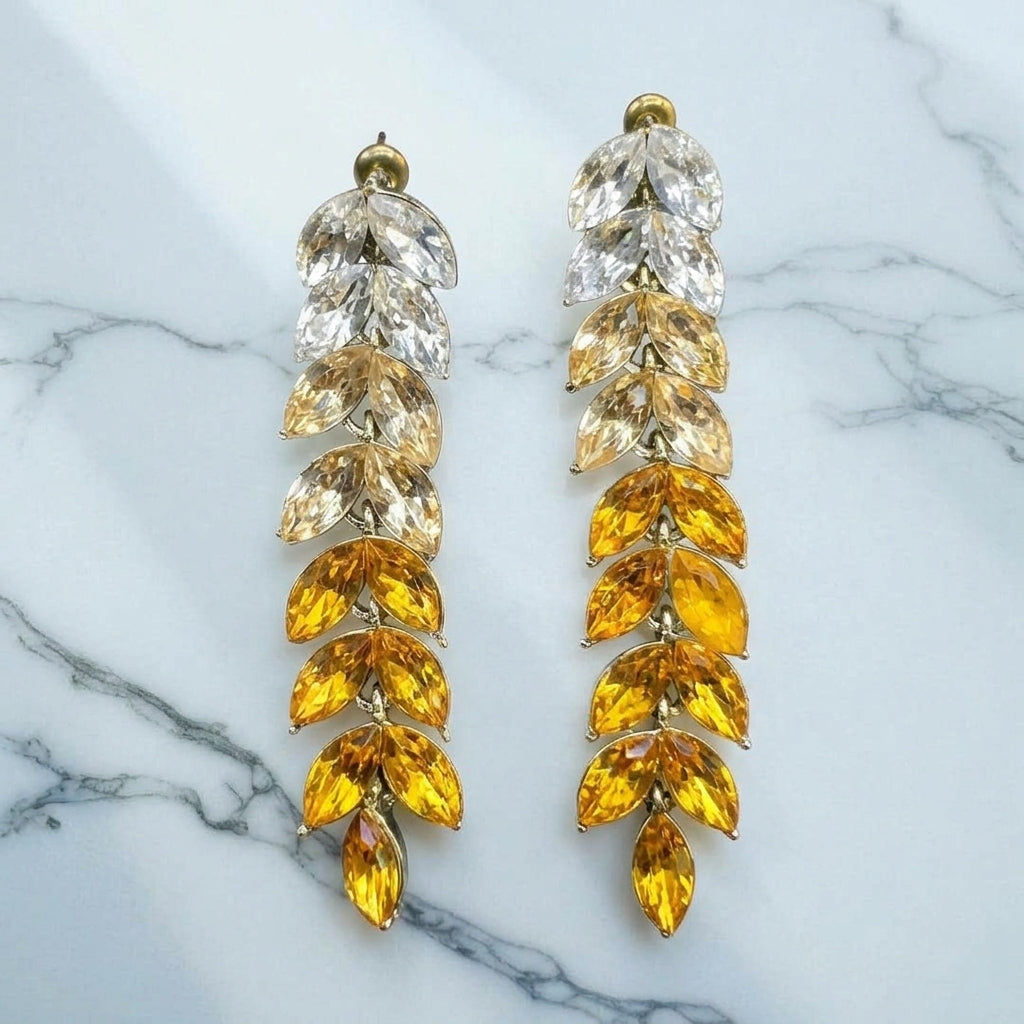 Drop earrings in yellow tones