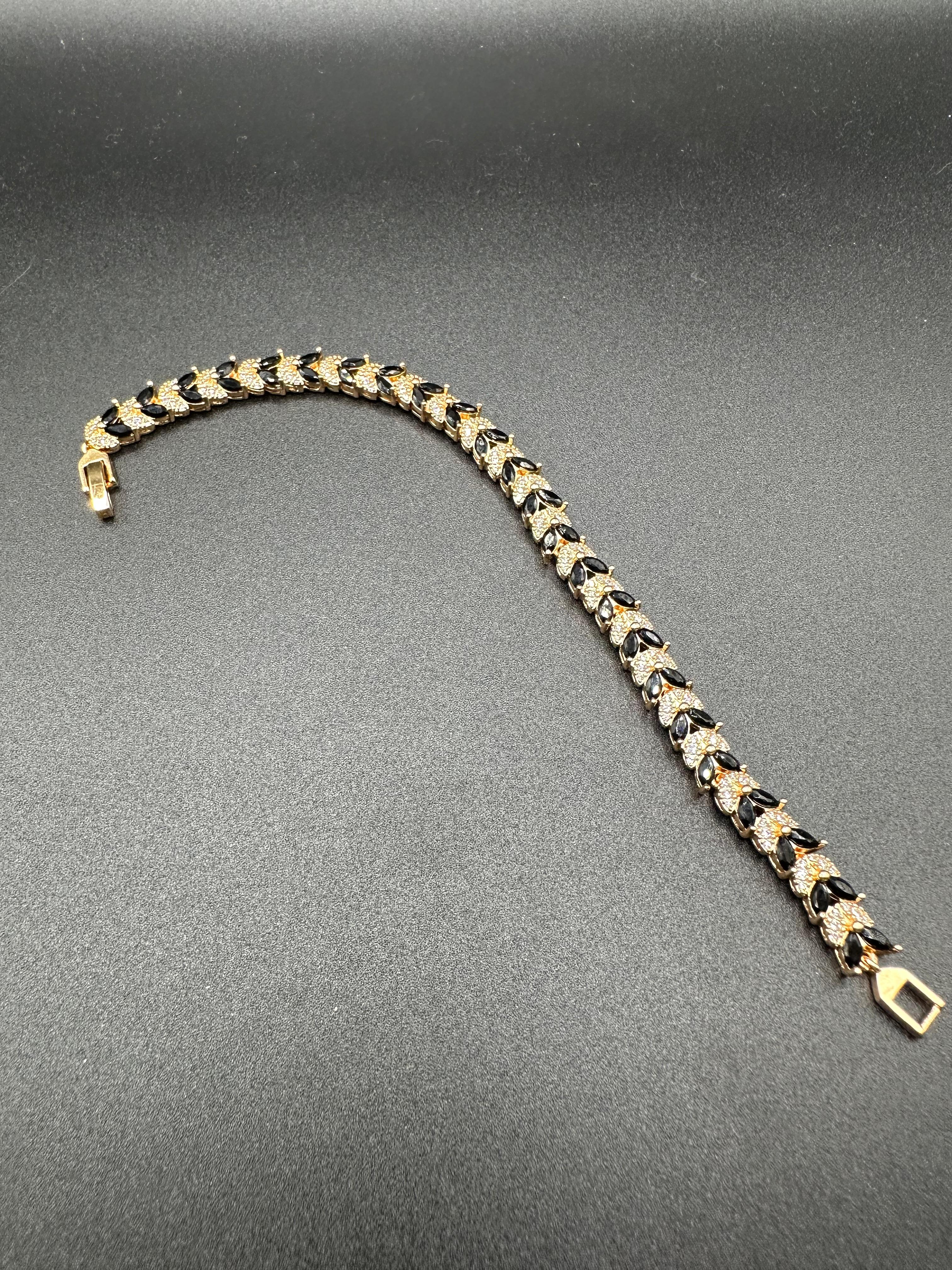 Zircon and black stones bracelet with golden base