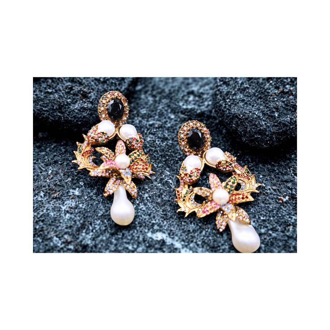 Elegant long earrings in black