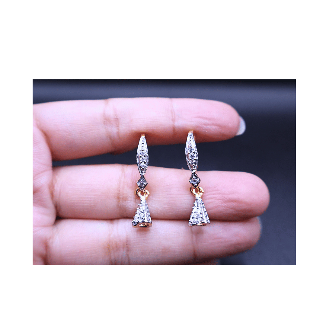Dangle earrings in golden frame with zircon