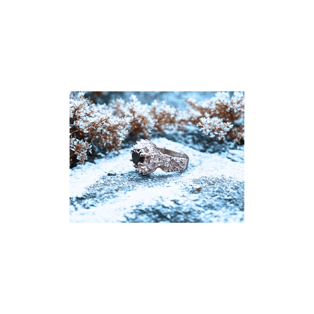 black solitaire ring with zircons in silver frame