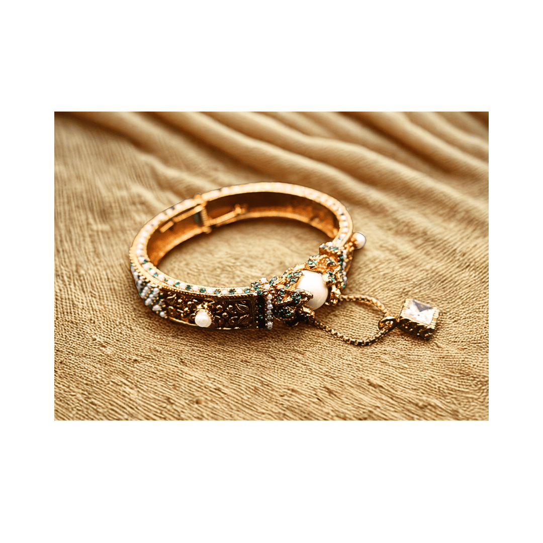 Golden adjustable Turkish bangle in red