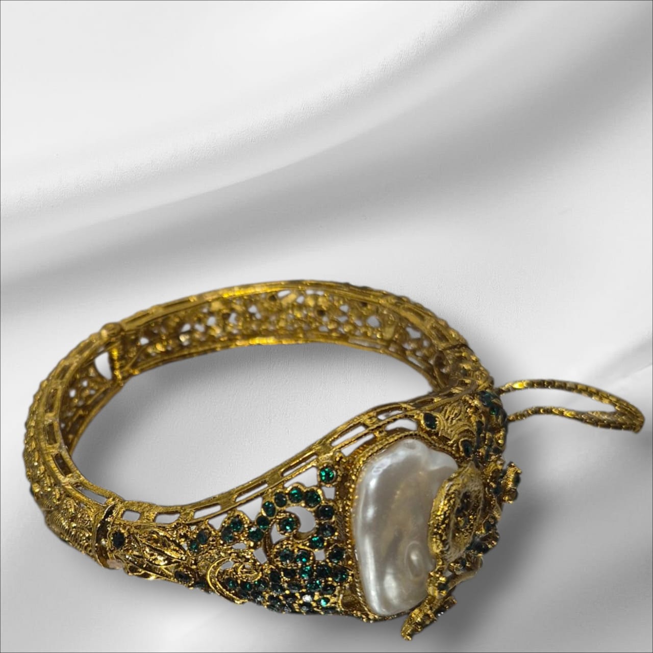 Turkish style bangle with green stones