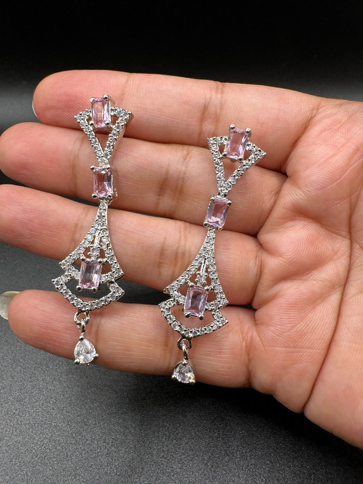 Zircon chandelier earrings with pink stones