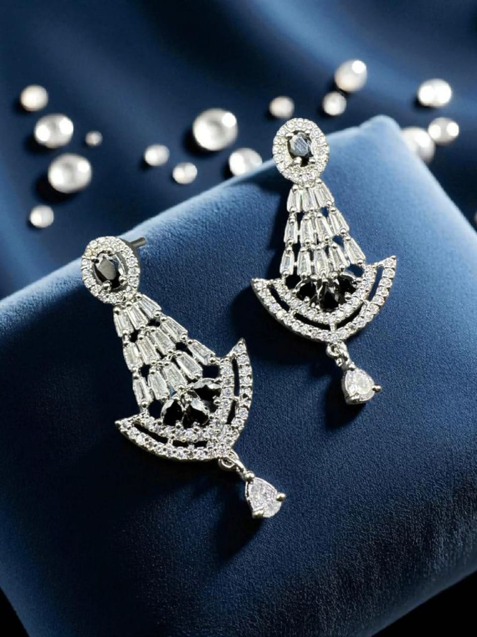 Chandelier earrings with zircon and black stones