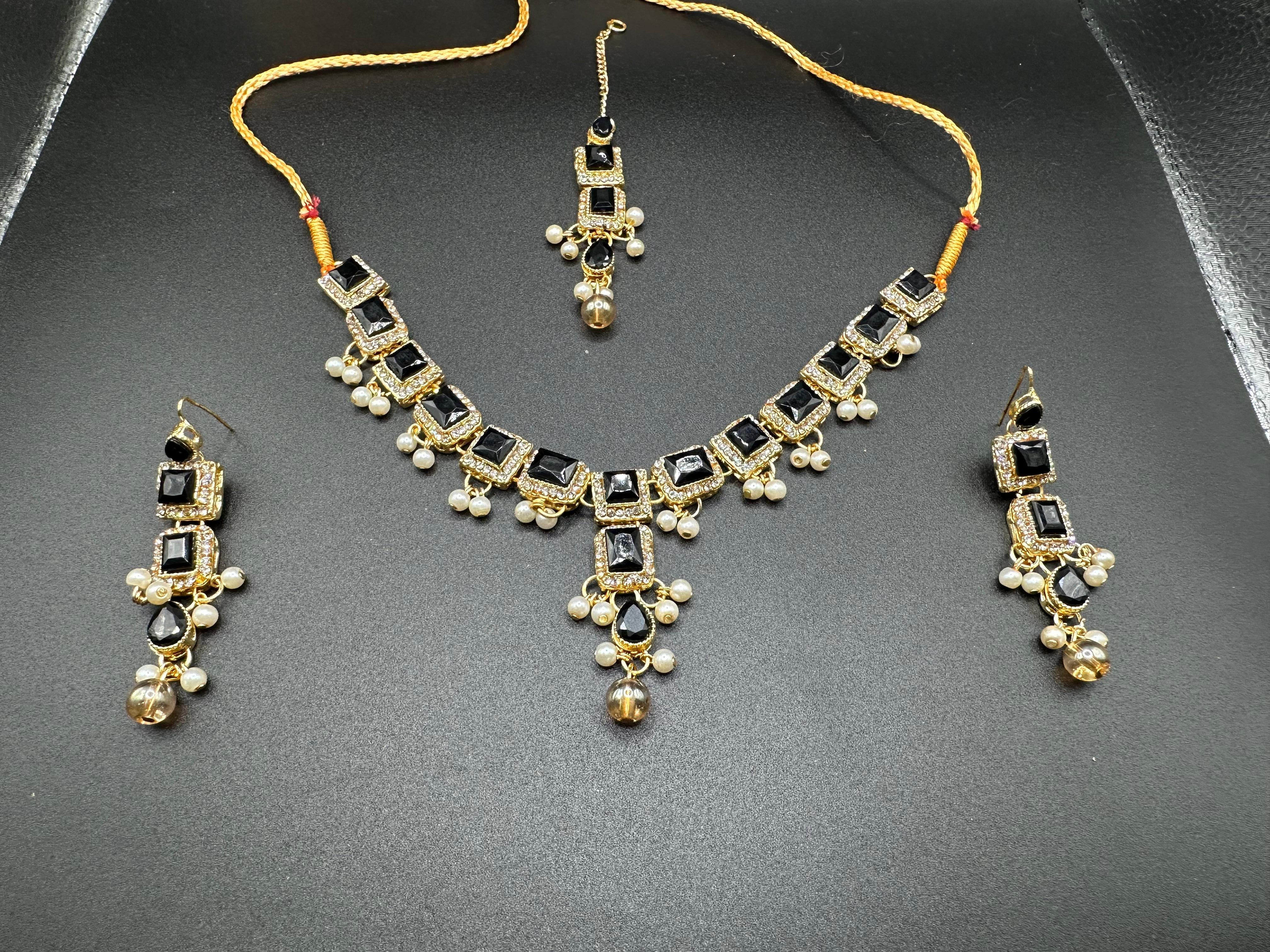 Delicate black set